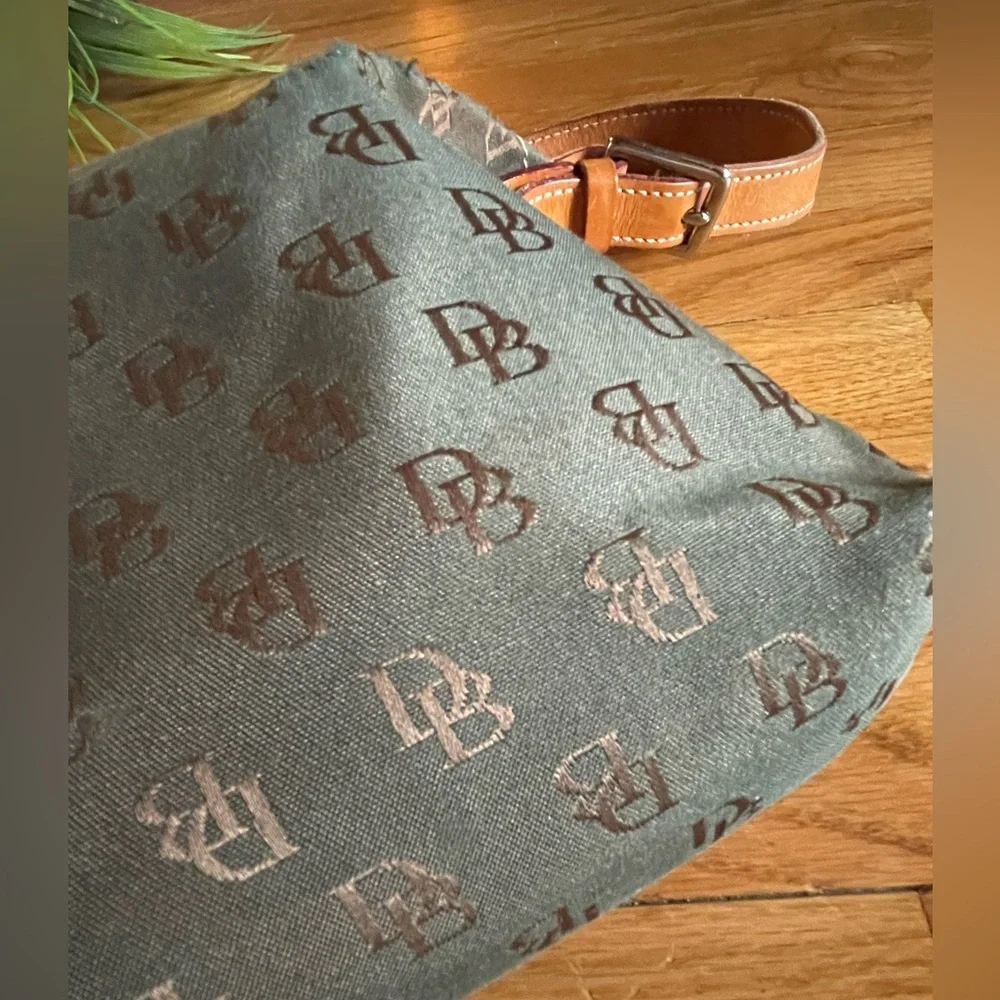 Dooney & Bourke Vtg Mini Bag w/ leather strap - Picture 8 of 10